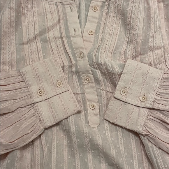 Caslon Quarter Button Pleated Textured Blouse in Light Pink. Size M - Picture 6 of 6